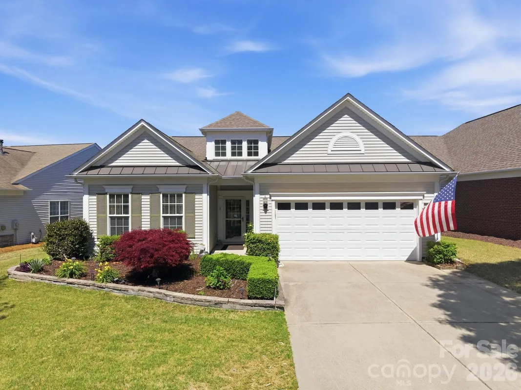 Property Slideshow image 1 of 48 | 23119 kingfisher dr, Fort Mill, SC, 29707