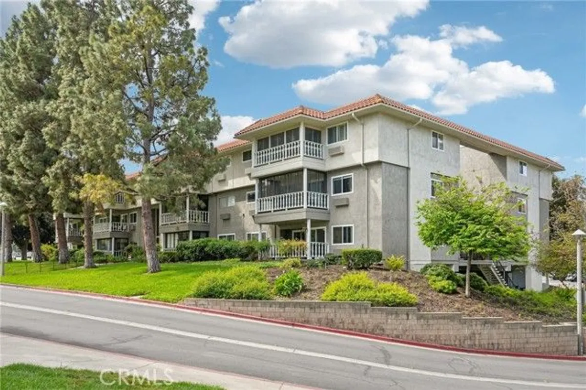 Property Slideshow image 1 of 33 | 2402 via mariposa 1e, Laguna Woods, CA, 92637