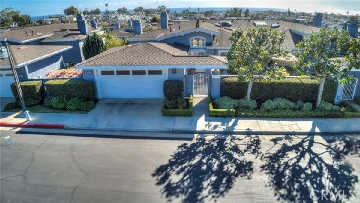 Property Slideshow image 1 of 55 | 3621 geranium ave 32, Corona Del Mar, CA, 92625