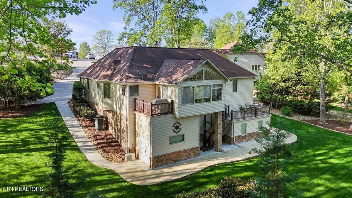 Property Slideshow image 1 of 59 | 407 tecumseh pt, Loudon, TN, 37774