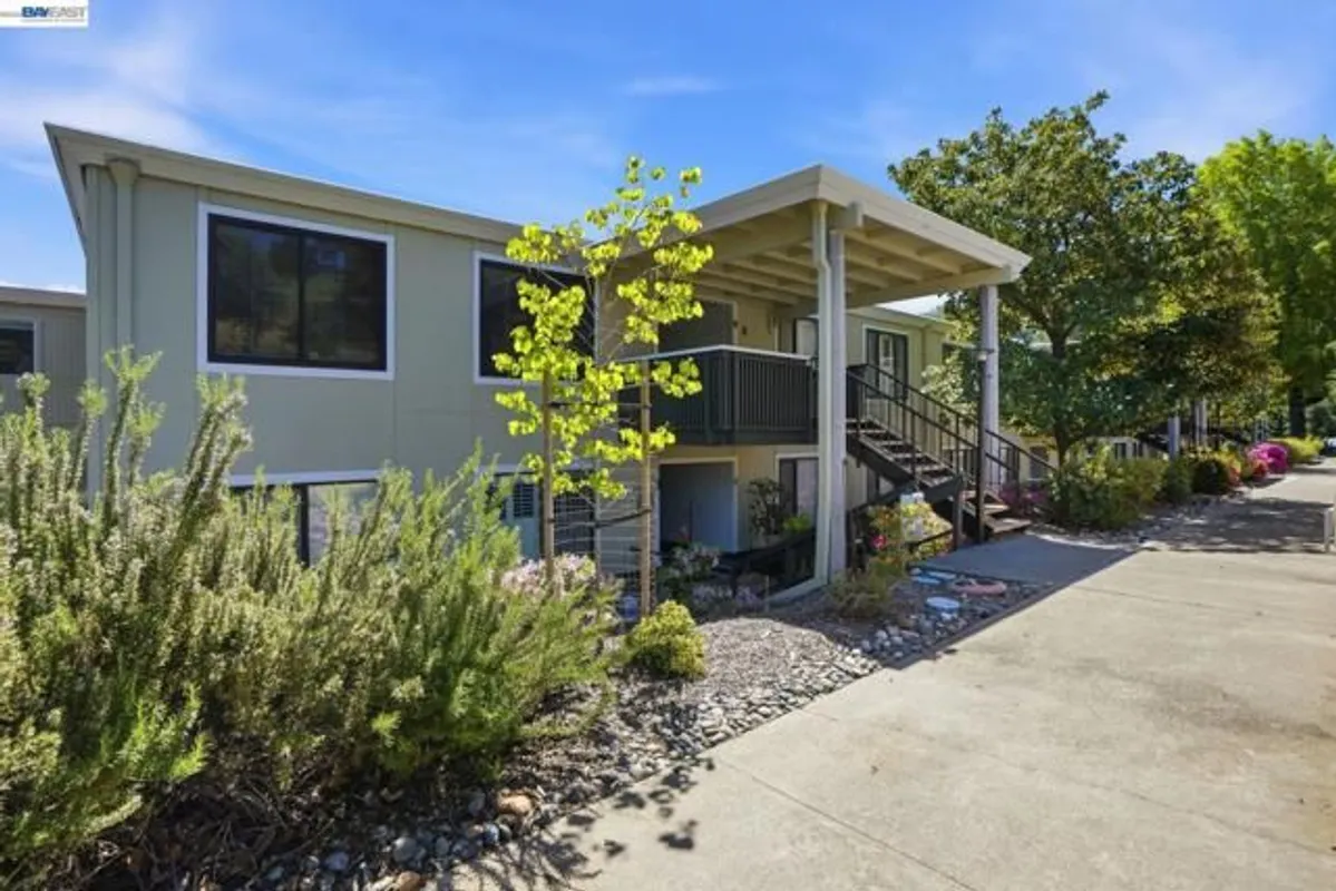 Property Slideshow image 1 of 23 | 1732 oakmont dr 4, Walnut Creek, CA, 94595