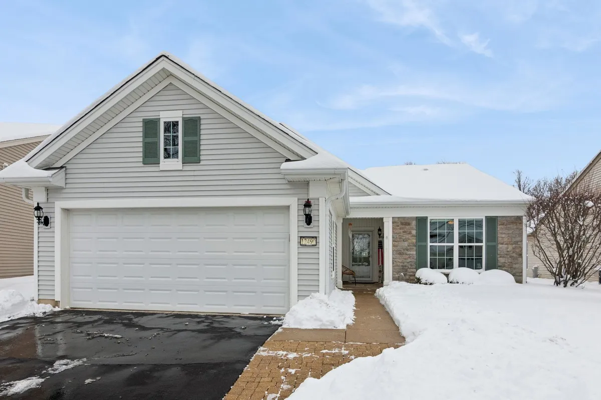 Property Slideshow image 1 of 21 | 12490 russet ln, Huntley, IL, 60142