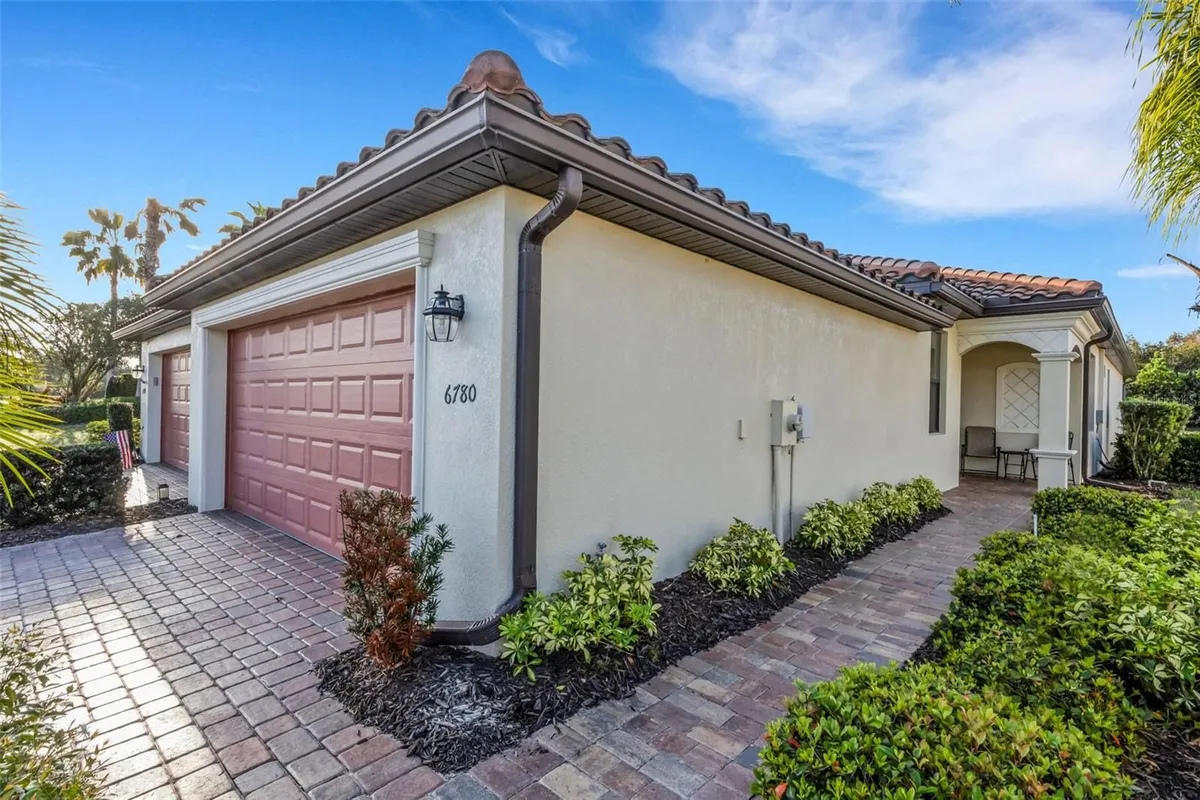 Property Slideshow image 1 of 62 | 6780 willowshire way, Bradenton, FL, 34212