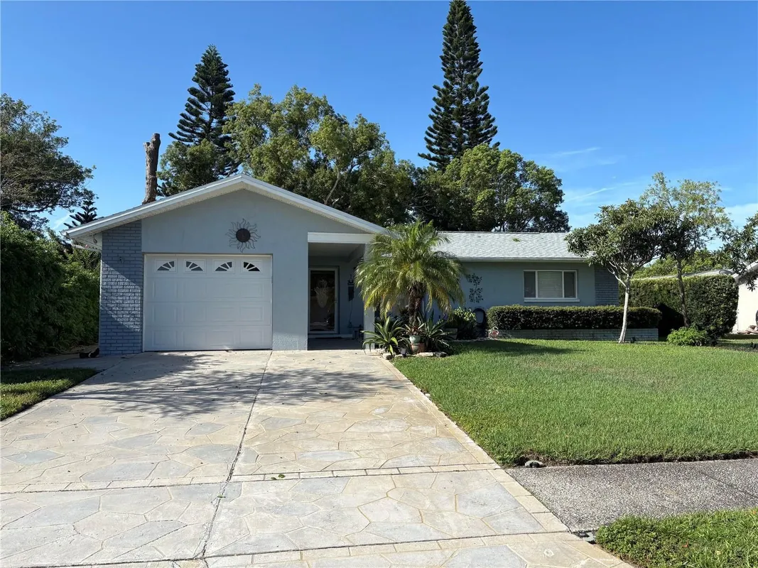 Property Slideshow image 1 of 53 | 133 stafford cir, Palm Harbor, FL, 34684