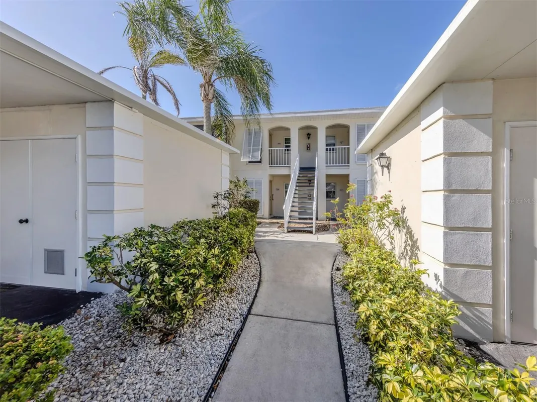 Property Slideshow image 1 of 55 | 435 cerromar ln 326, Venice, FL, 34293