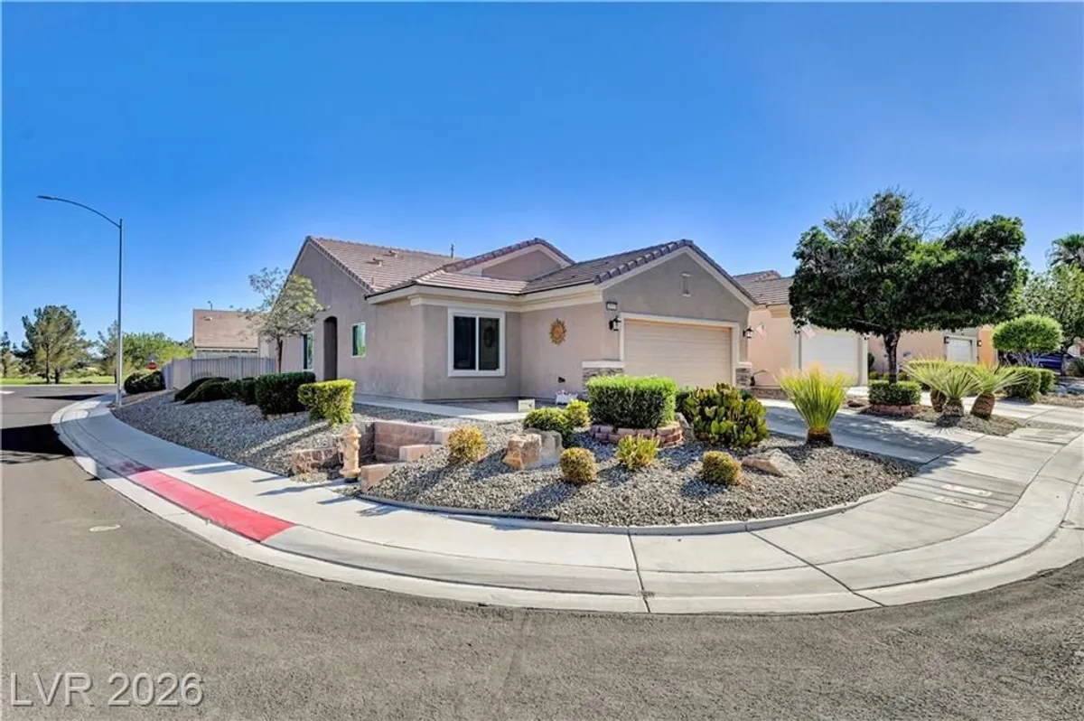 Property Slideshow image 1 of 28 | 2717 willow wren dr, North Las Vegas, NV, 89084