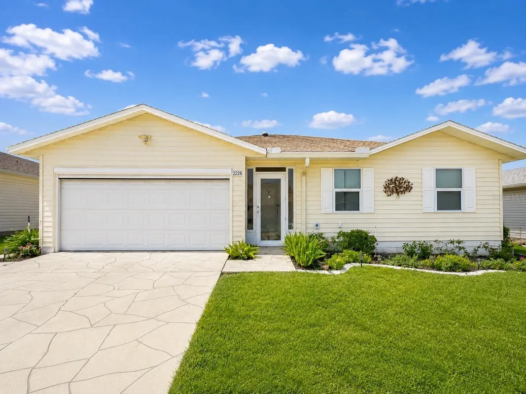 Property Slideshow image 1 of 28 | 2228 grand cypress dr, Lakeland, FL, 33810