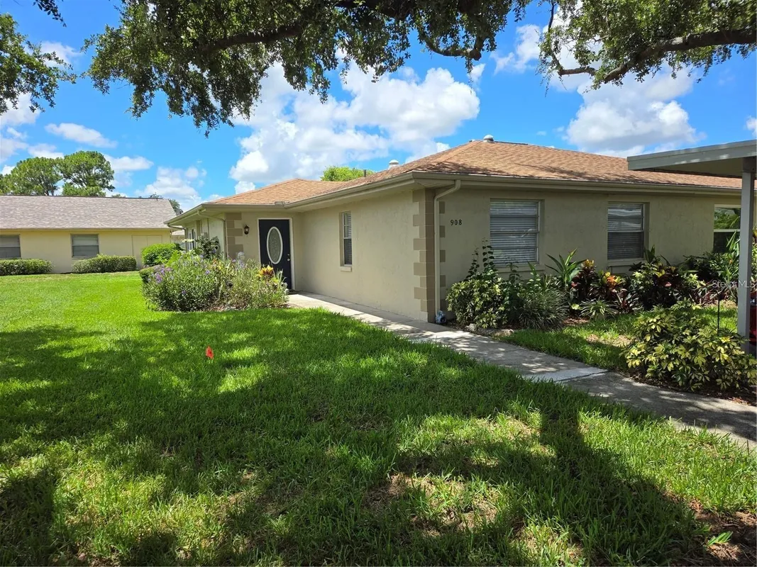 Property Slideshow image 1 of 24 | 908 hendon ct # 129, Sun City Center, FL, 33573