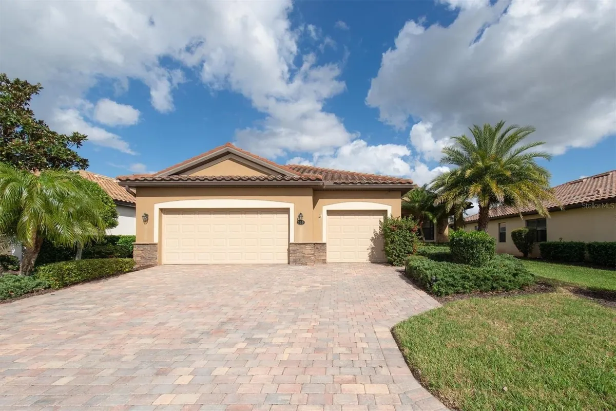 Property Slideshow image 1 of 45 | 319 whispering palms ln, Bradenton, FL, 34212