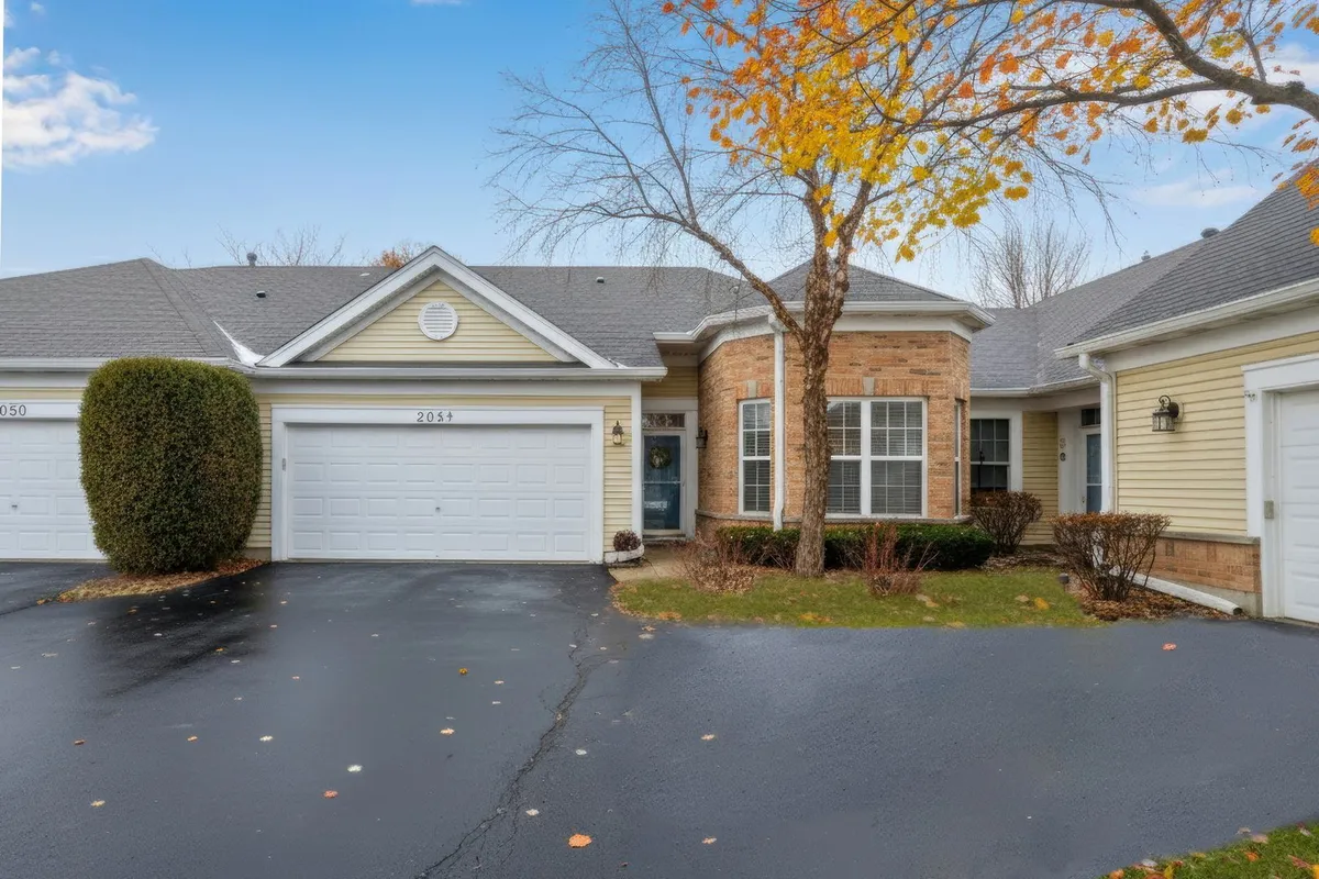 Property Slideshow image 1 of 30 | 2054 carillon dr, Grayslake, IL, 60030