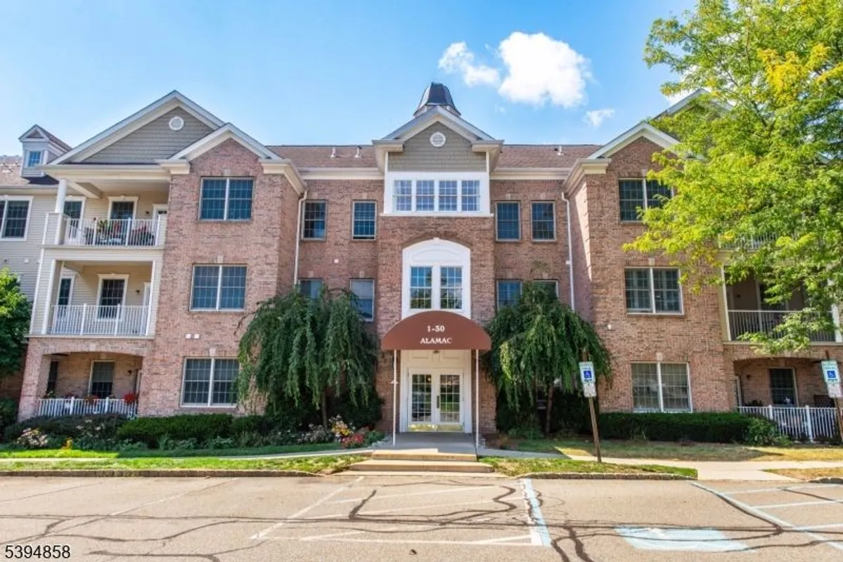 Property Slideshow image 1 of 20 | 29 ridgeview ln, Mount Arlington, NJ, 07856