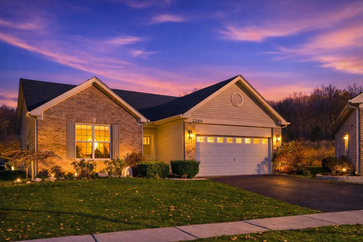 Property Slideshow image 1 of 30 | 2260 indigo dr, Algonquin, IL, 60102