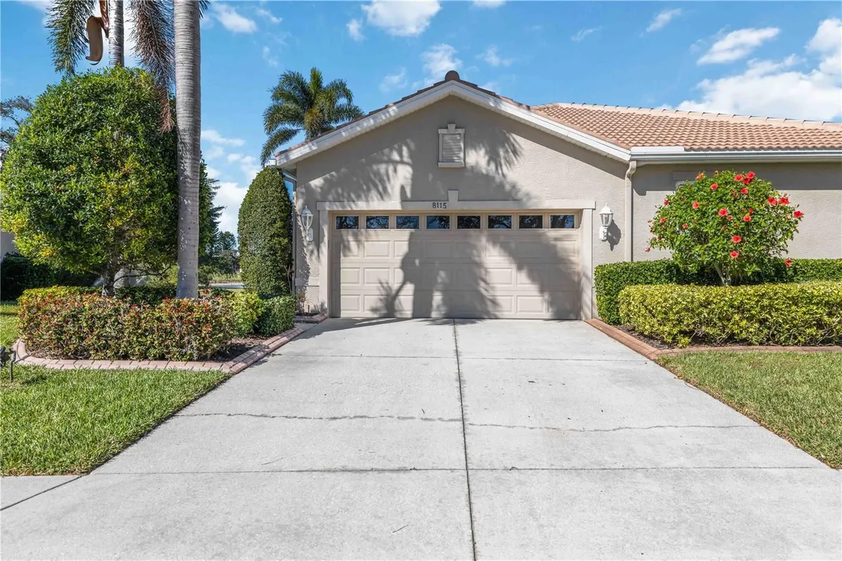 Property Slideshow image 1 of 95 | 8115 victoria falls cir, Sarasota, FL, 34243