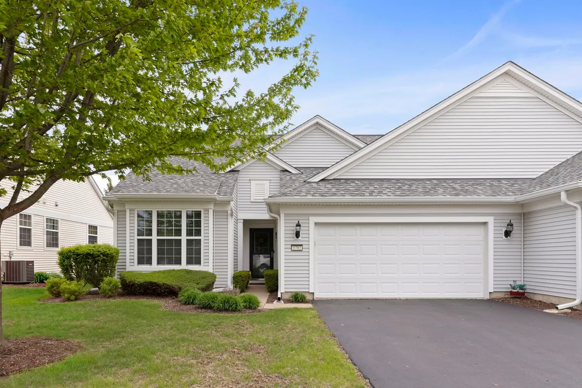Property Slideshow image 1 of 31 | 1702 countryside dr, Shorewood, IL, 60404
