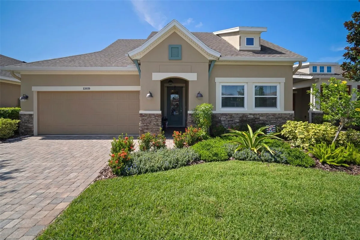 Property Slideshow image 1 of 1 | 13939 swallow hill dr, Lithia, FL, 33547