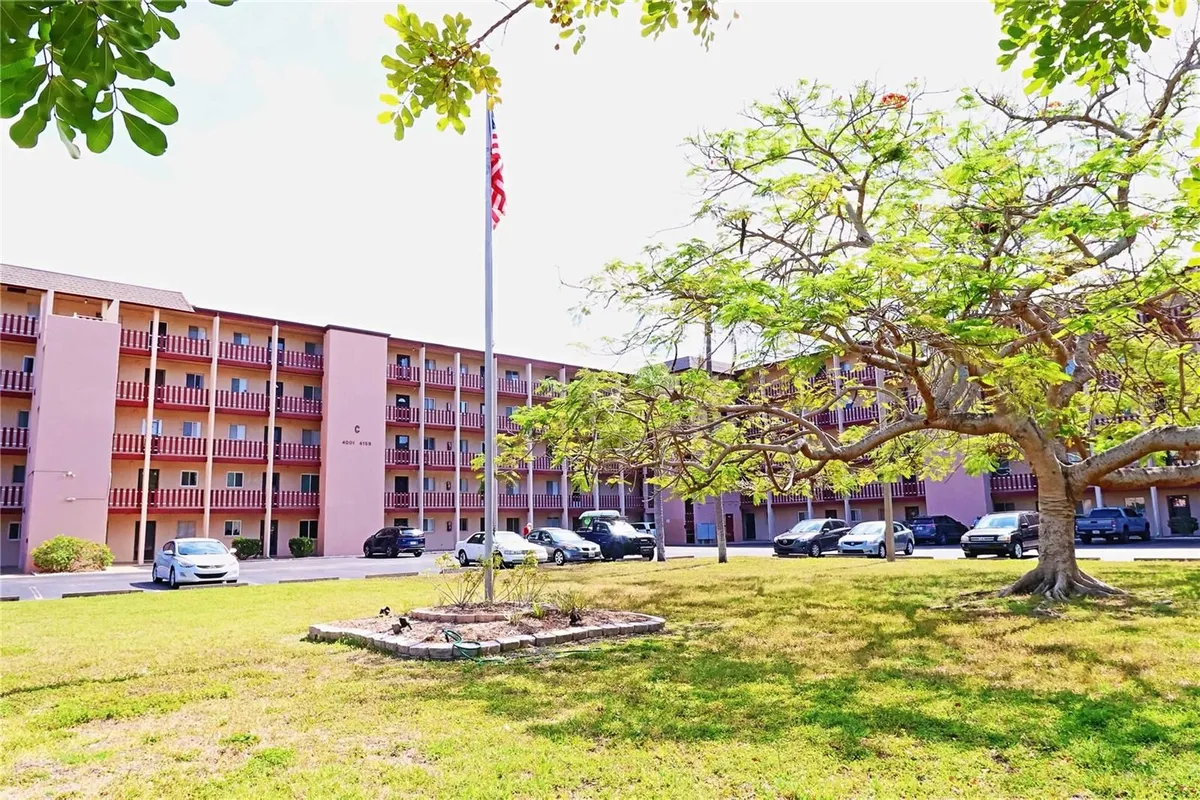 Property Slideshow image 1 of 28 | 4109 lake bayshore dr # 407, Bradenton, FL, 34205