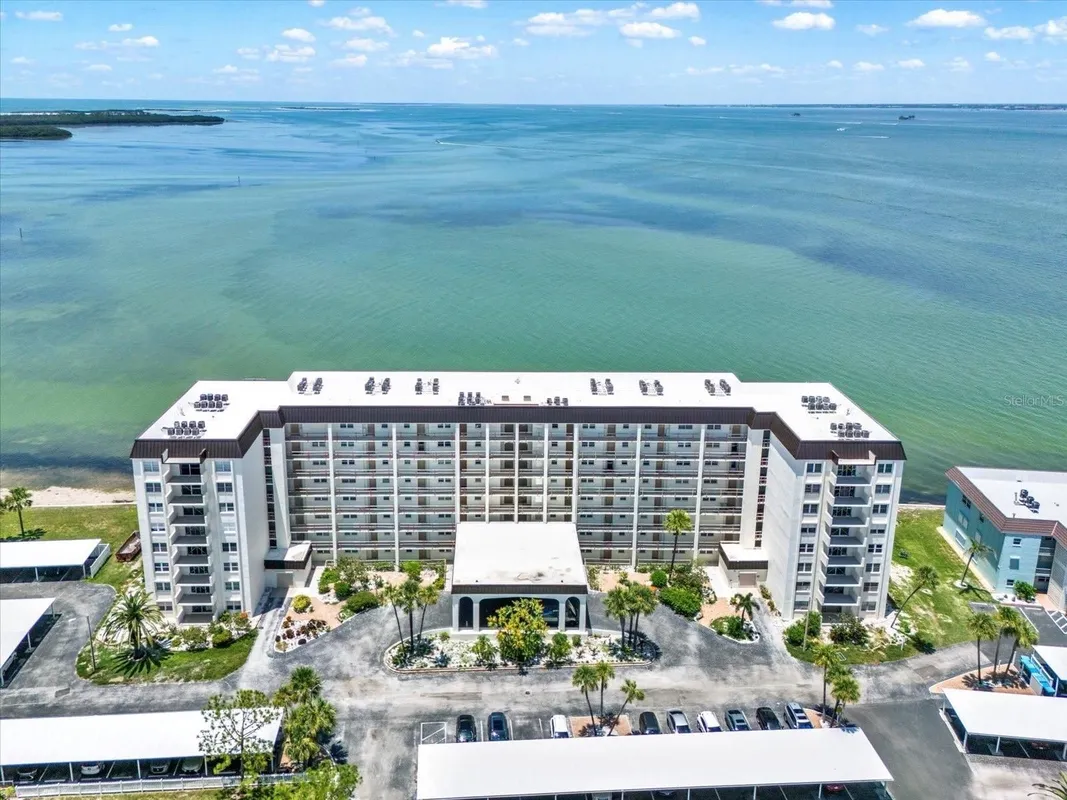 Property Slideshow image 1 of 28 | 9 haig pl 806, Dunedin, FL, 34698