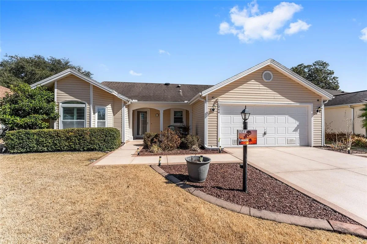 Property Slideshow image 1 of 61 | 1044 soledad way, Lady Lake, FL, 32159