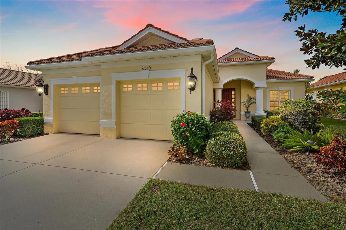 Property Slideshow image 1 of 43 | 6540 tailfeather way, Bradenton, FL, 34203