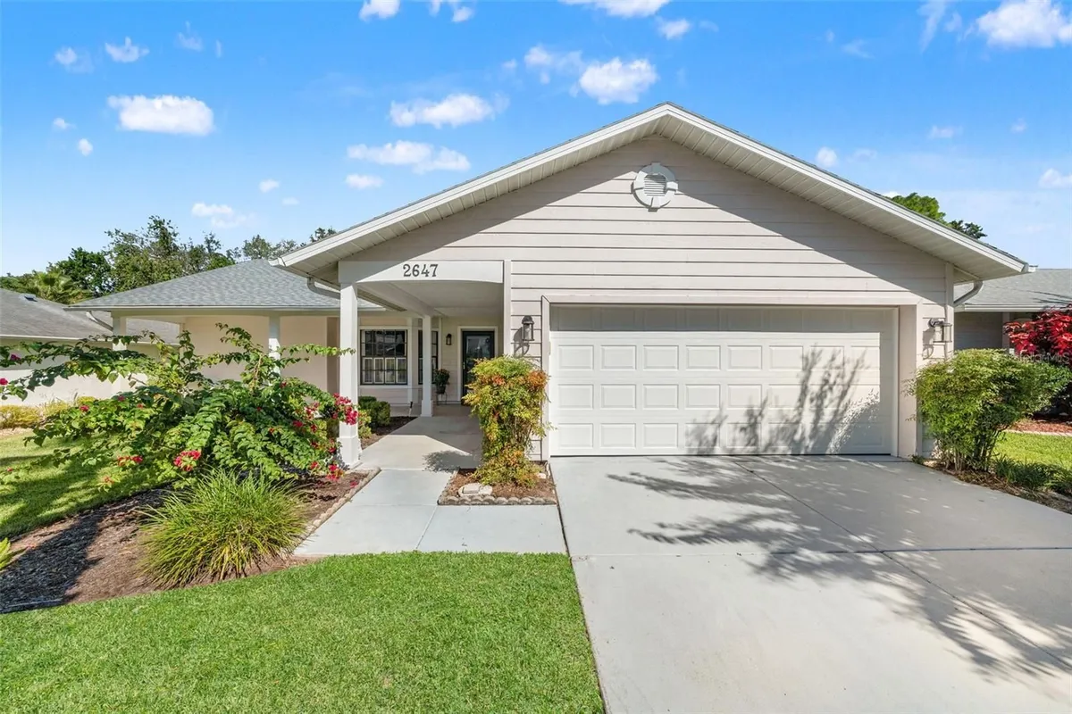 Property Slideshow image 1 of 77 | 2647 royal ridge dr, Spring Hill, FL, 34606