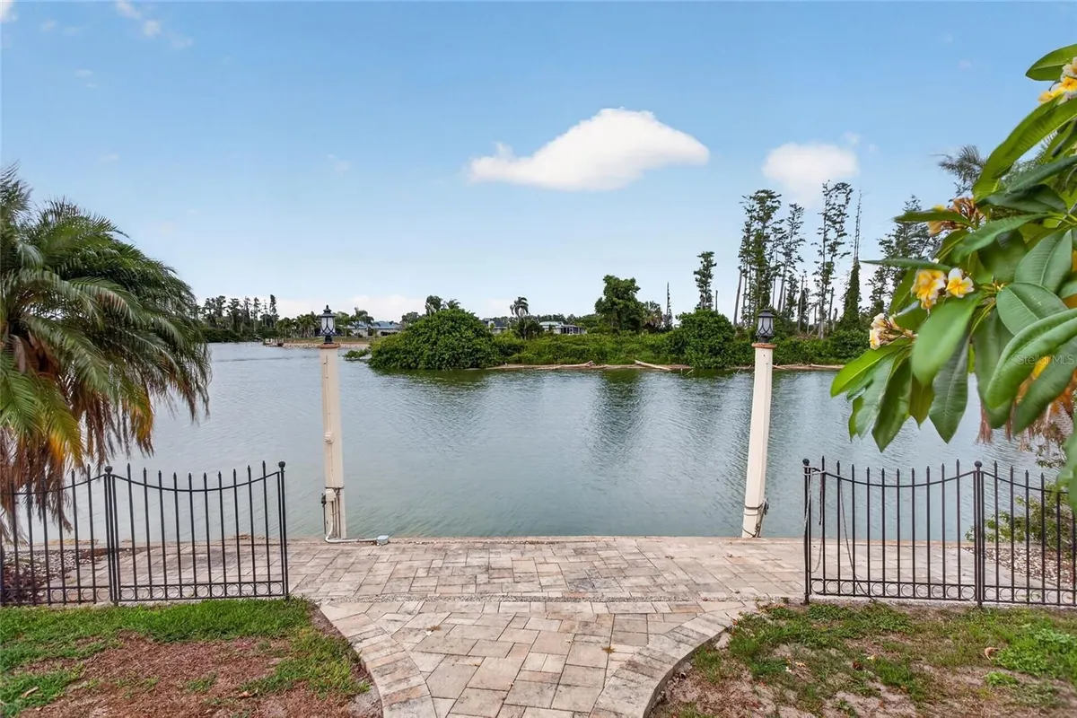Property Slideshow image 1 of 71 | 1411 jacobson cir, Sun City Center, FL, 33573