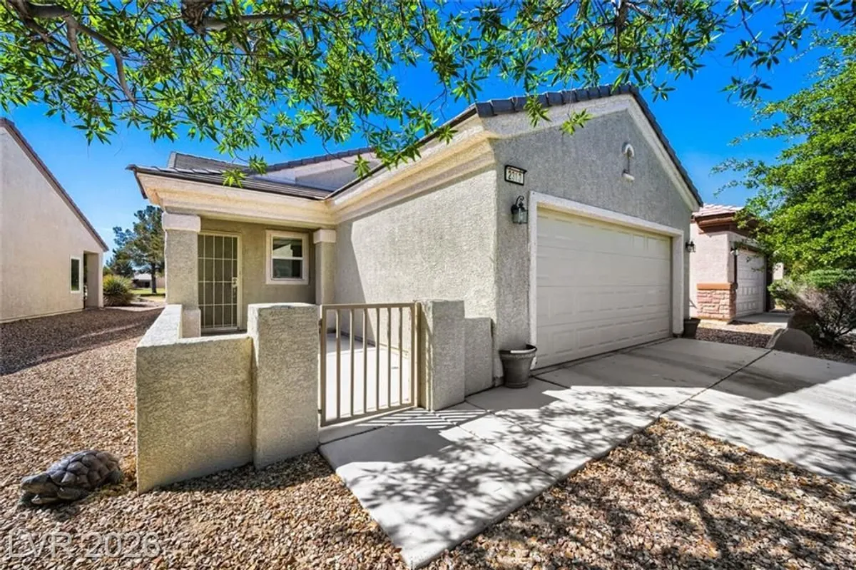 Property Slideshow image 1 of 41 | 2313 willow wren dr, North Las Vegas, NV, 89084