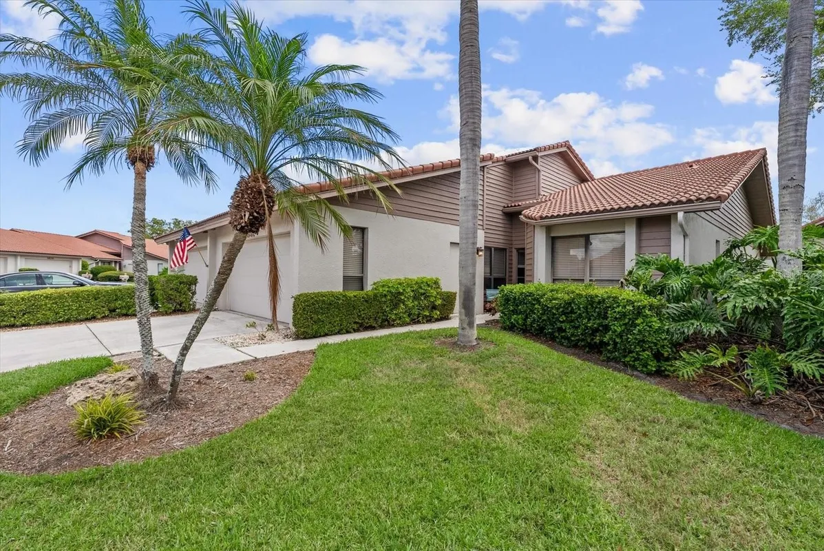 Property Slideshow image 1 of 30 | 3862 wilshire cir 107, Sarasota, FL, 34238