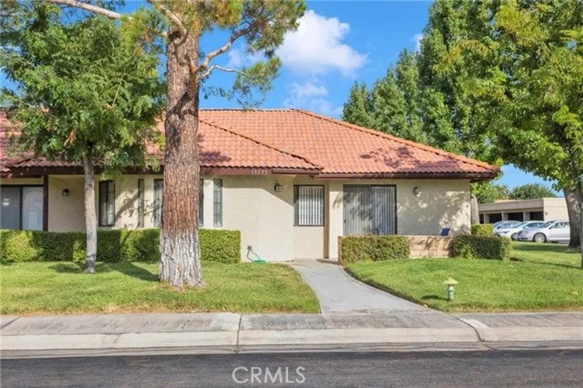 Property Slideshow image 1 of 36 | 19175 elm dr, Apple Valley, CA, 92308