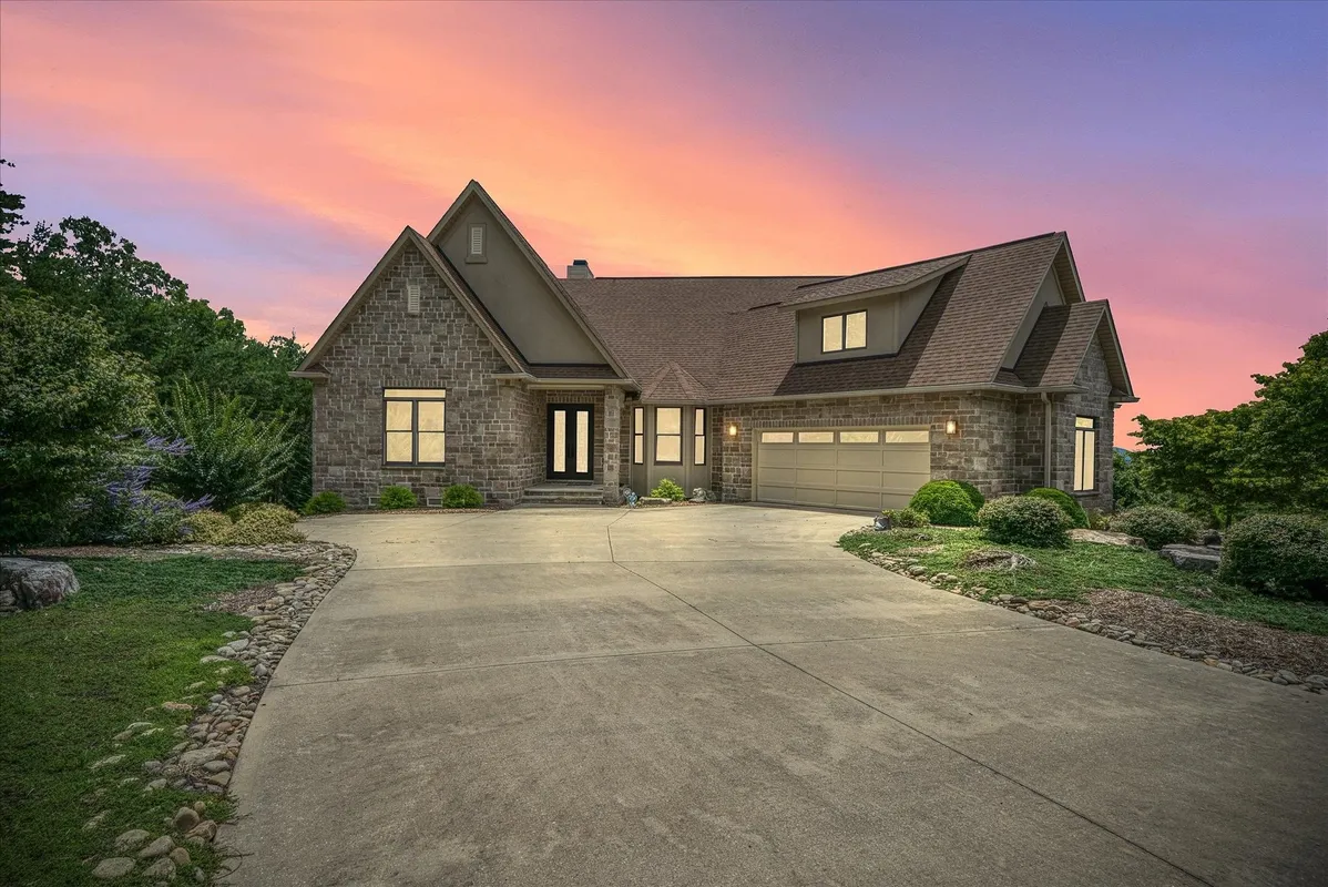 Property Slideshow image 1 of 81 | 61 bluff view ct, Crossville, TN, 38558