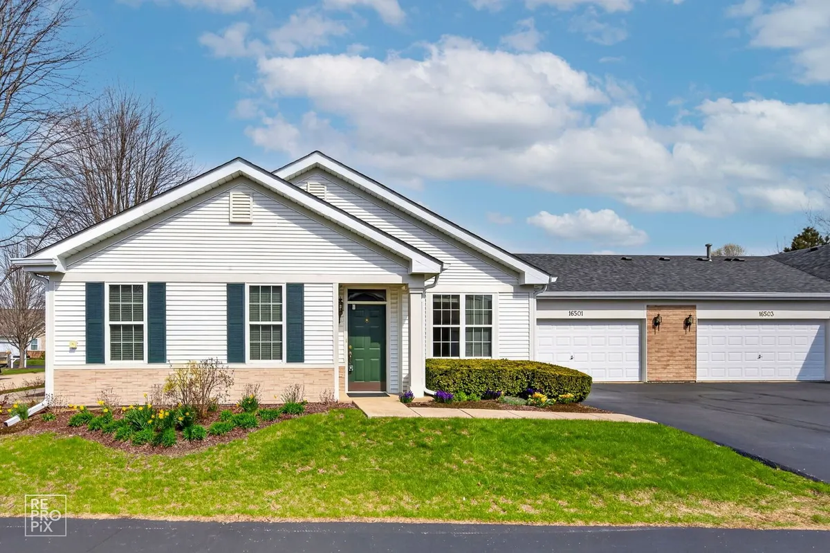 Property Slideshow image 1 of 22 | 16501 buckner pond way 16501, Crest Hill, IL, 60403