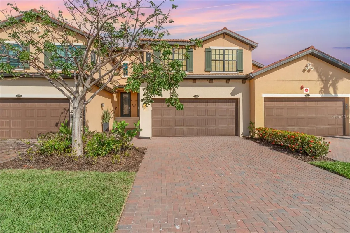 Property Slideshow image 1 of 33 | 10800 tarflower dr 202, Venice, FL, 34293