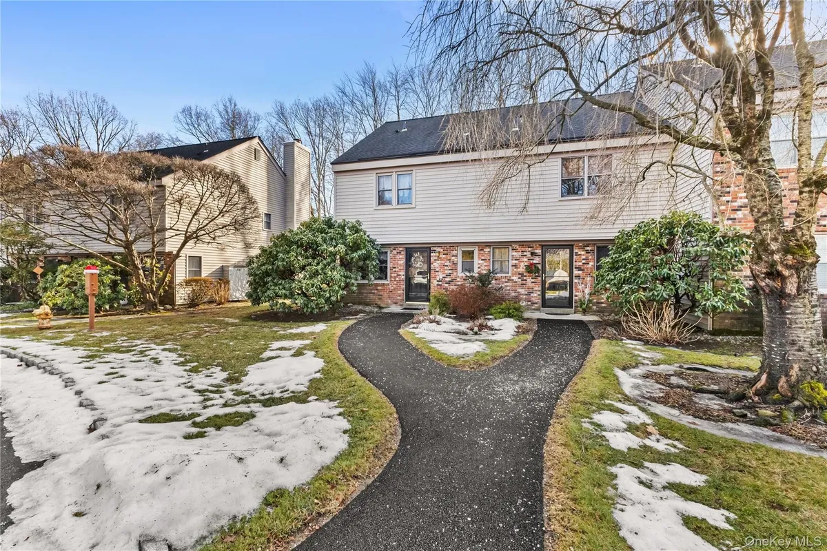 Property Slideshow image 1 of 37 | 182 heritage hls a, Somers, NY, 10589