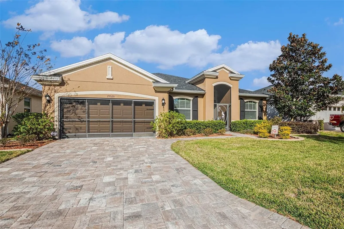 Property Slideshow image 1 of 27 | 29325 grass bunker dr, San Antonio, FL, 33576