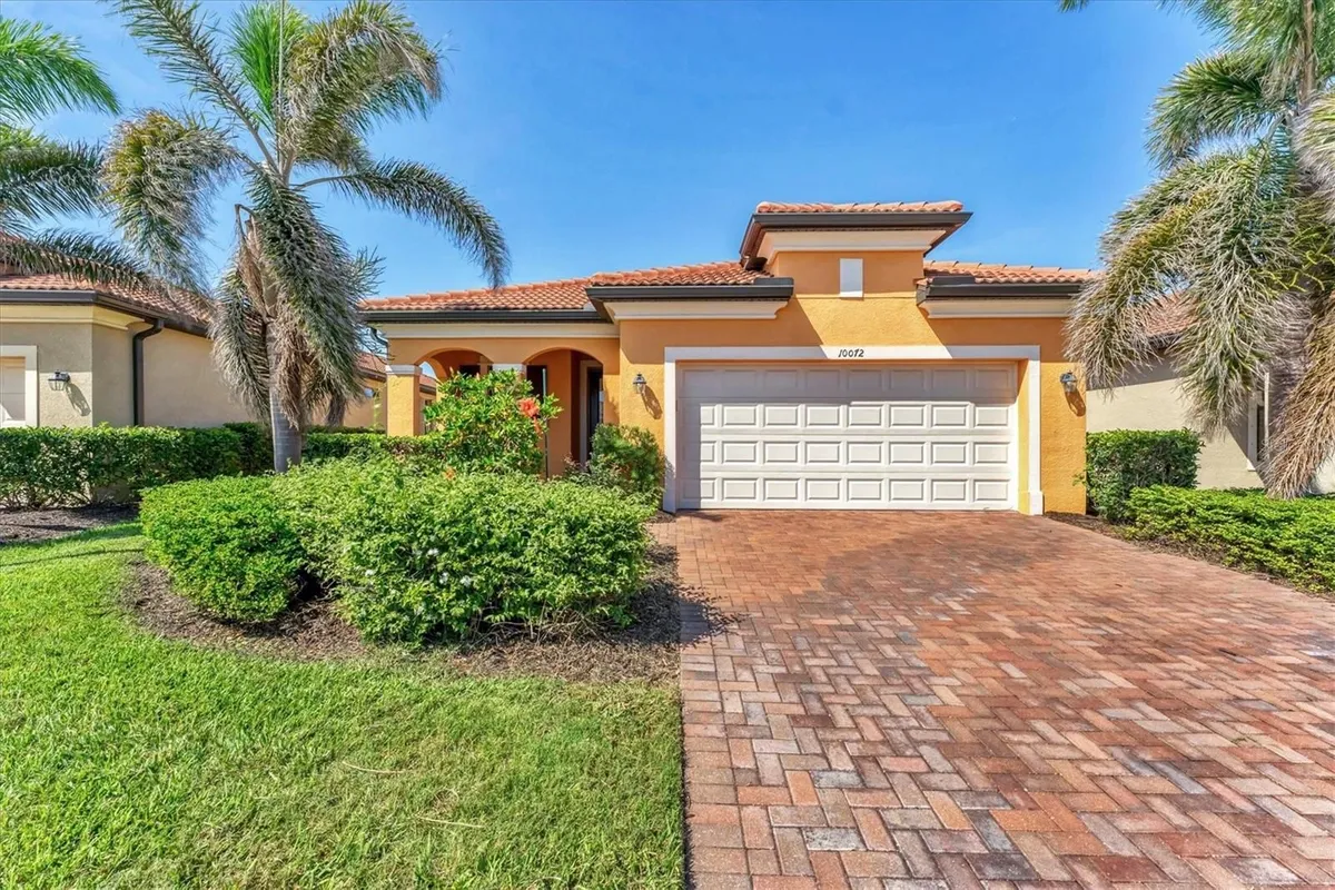 Property Slideshow image 1 of 47 | 10072 cozy grove dr, Venice, FL, 34293