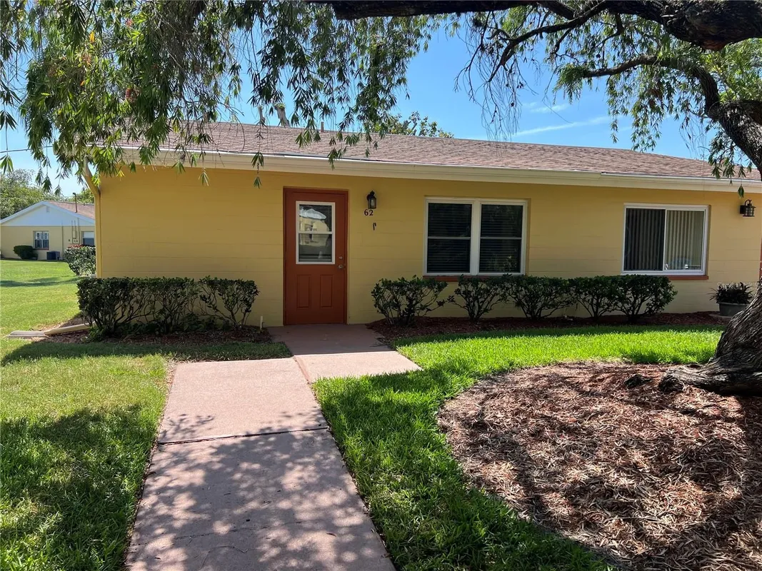 Property Slideshow image 1 of 50 | 401 dorchester pl apt 62, Sun City Center, FL, 33573