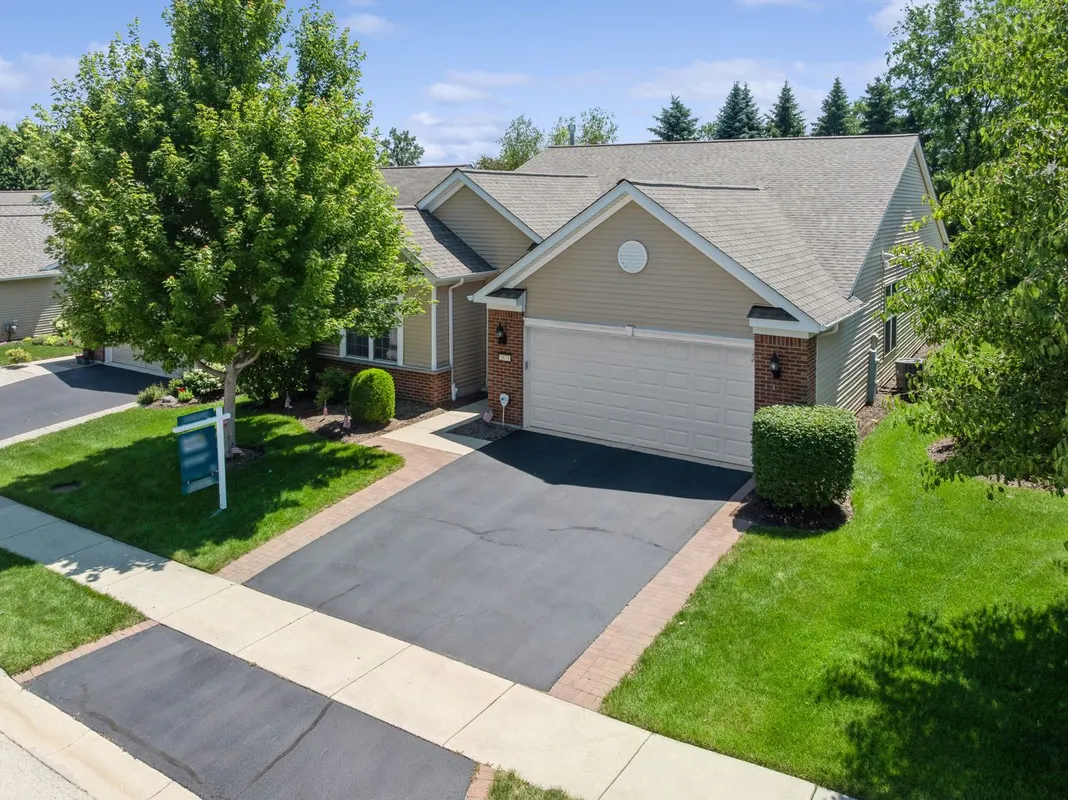 Property Slideshow image 1 of 36 | 2873 cascade falls cir, Elgin, IL, 60124