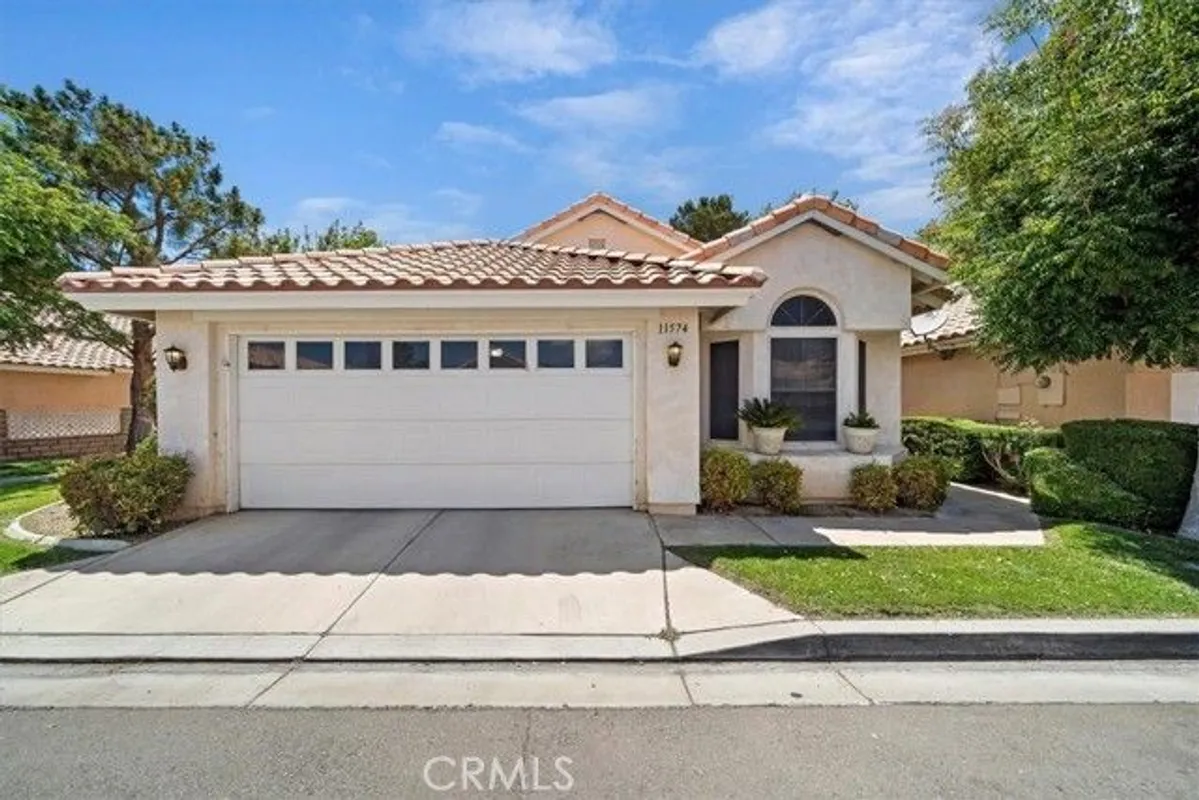Property Slideshow image 1 of 39 | 11574 mountain mdw, Apple Valley, CA, 92308