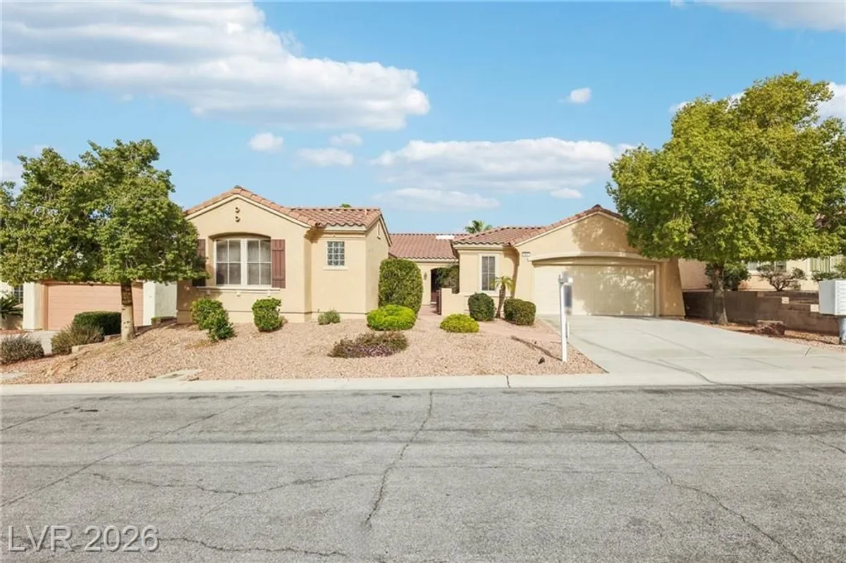 Property Slideshow image 1 of 51 | 1691 wellington springs ave, Henderson, NV, 89052