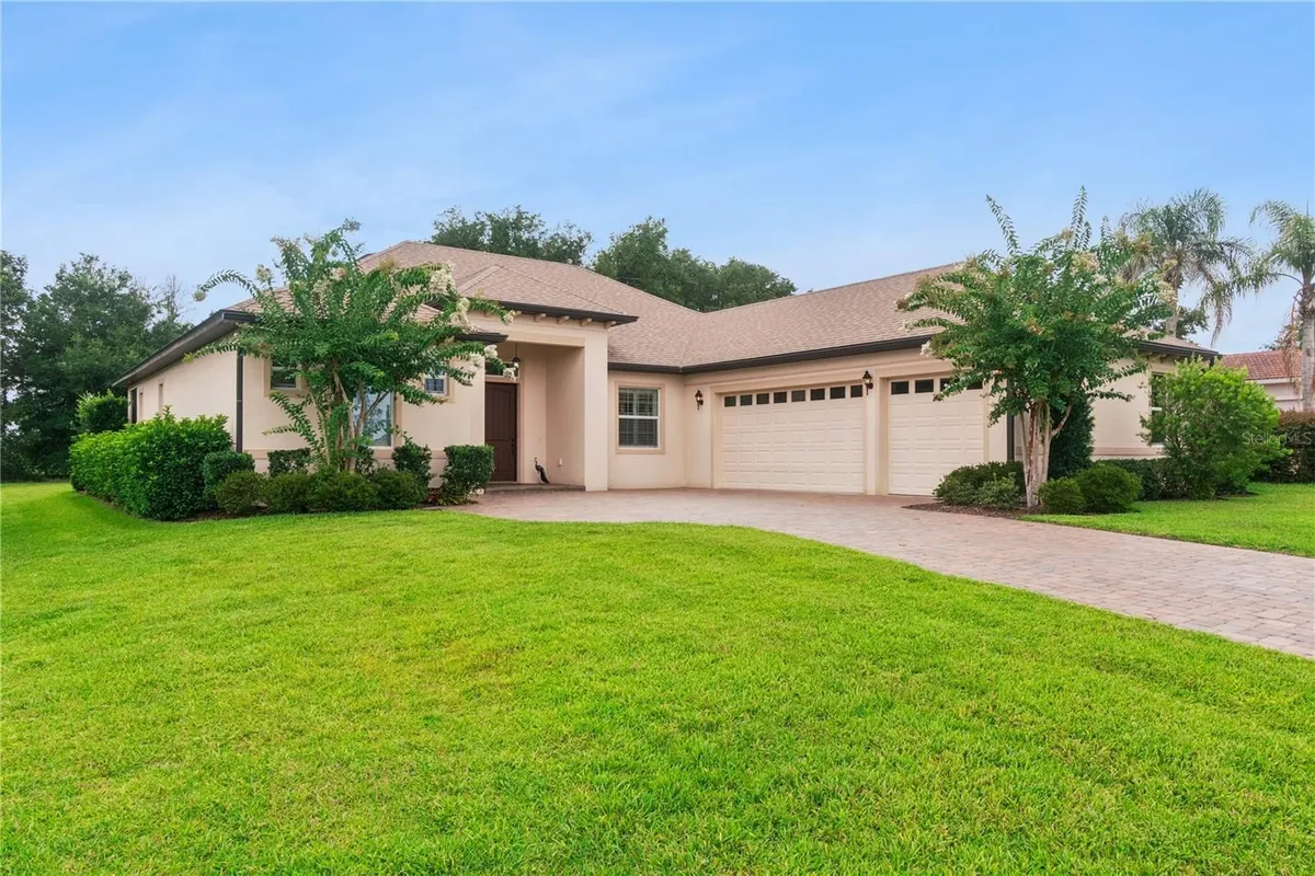 Property Slideshow image 1 of 36 | 5344 sandy hill ln, Lady Lake, FL, 32159
