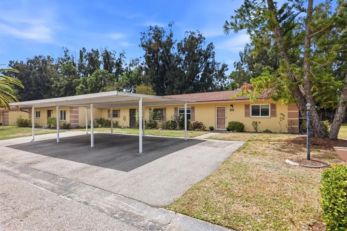 Property Slideshow image 1 of 29 | 4512 ottawa trl 229, Sarasota, FL, 34233