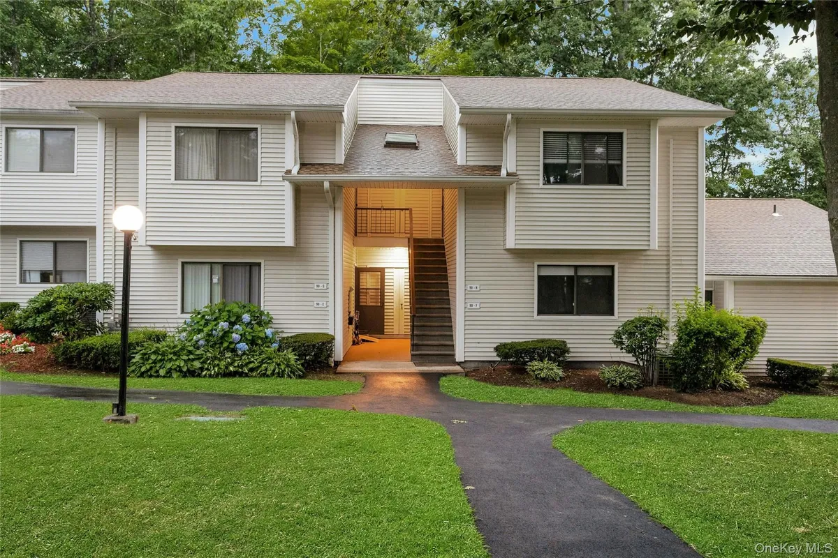 Property Slideshow image 1 of 21 | 90 molly pitcher ln f, Yorktown, NY, 10598