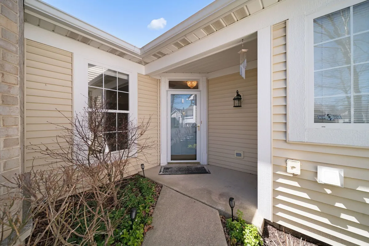 Property Slideshow image 1 of 29 | 2370 carillon dr, Grayslake, IL, 60030