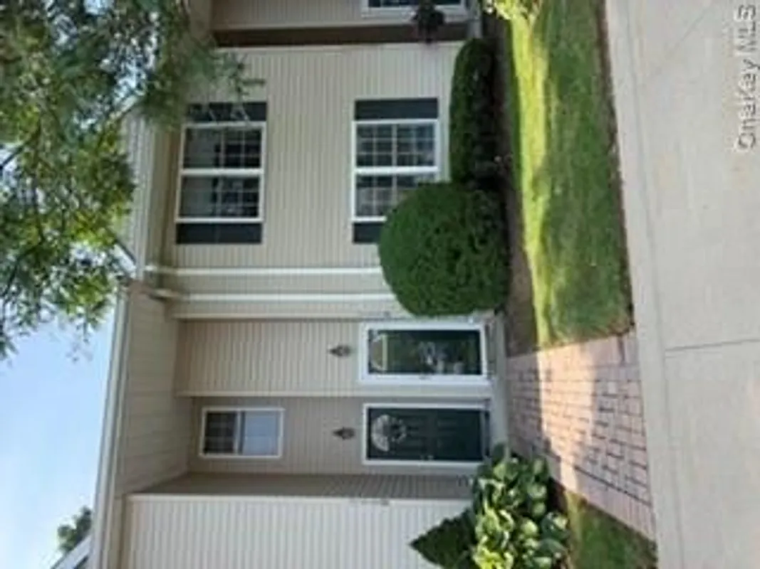 Property Slideshow image 1 of 2 | 1118 savoy dr, Huntington, NY, 11747