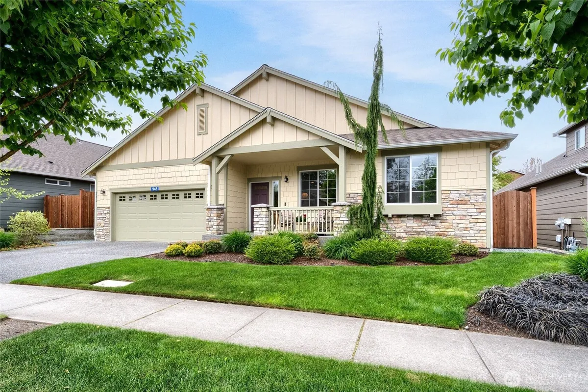 Property Slideshow image 1 of 39 | 945 alpine view dr, Mount Vernon, WA, 98274