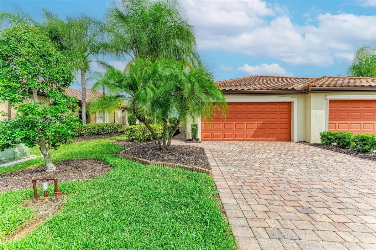Property Slideshow image 1 of 75 | 6623 candlestick dr, Bradenton, FL, 34212