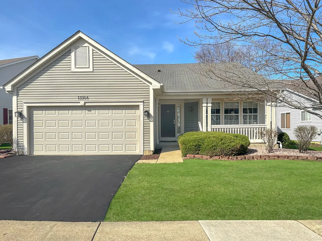 Property Slideshow image 1 of 31 | 13954 s tamarack dr, Plainfield, IL, 60544