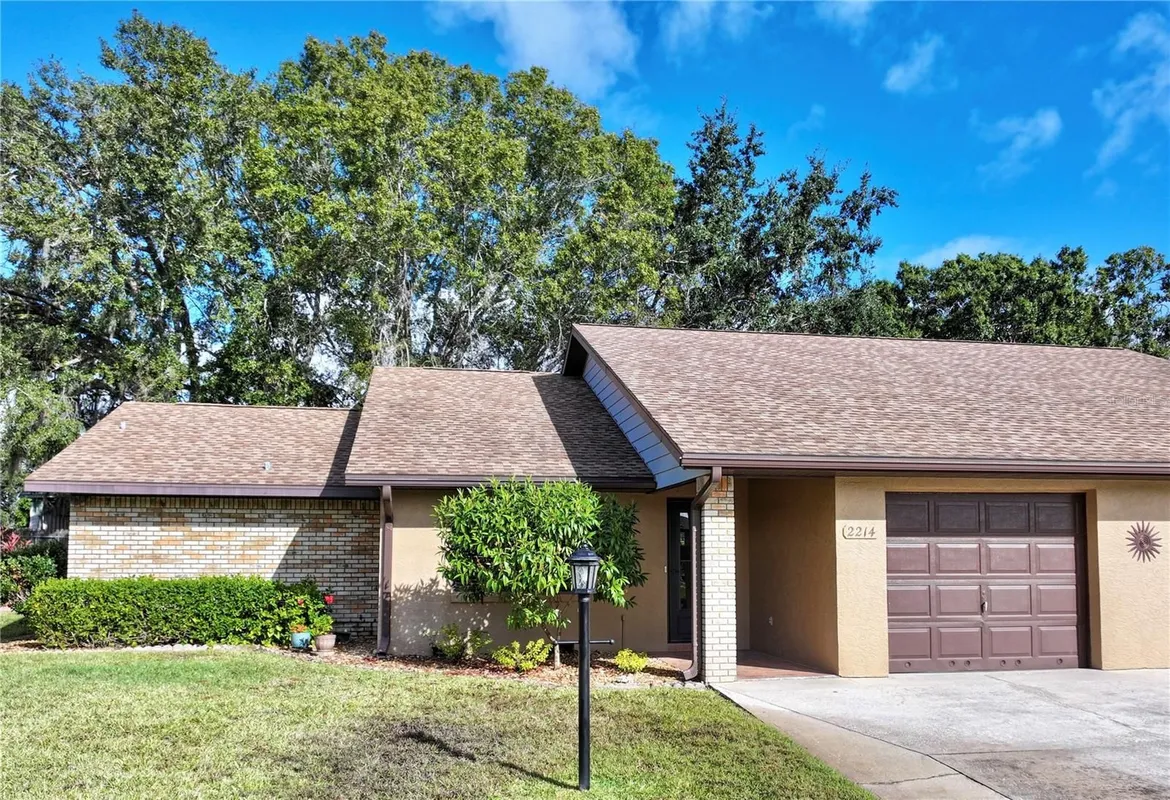 Property Slideshow image 1 of 24 | 2214 hidden creek cir, Sebring, FL, 33870