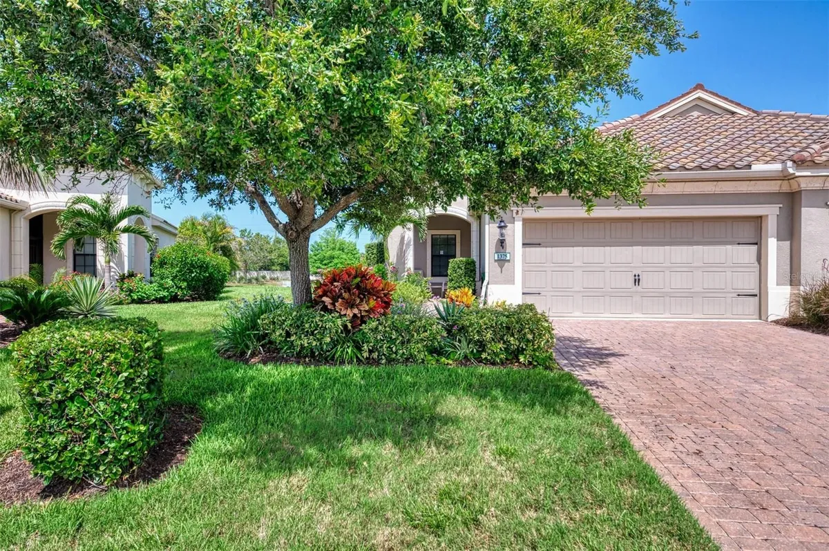 Property Slideshow image 1 of 39 | 1375 backspin dr, Englewood, FL, 34223