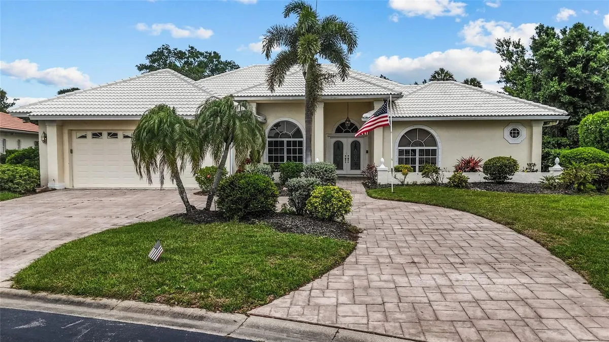 Property Slideshow image 1 of 40 | 832 carnoustie dr, Venice, FL, 34293