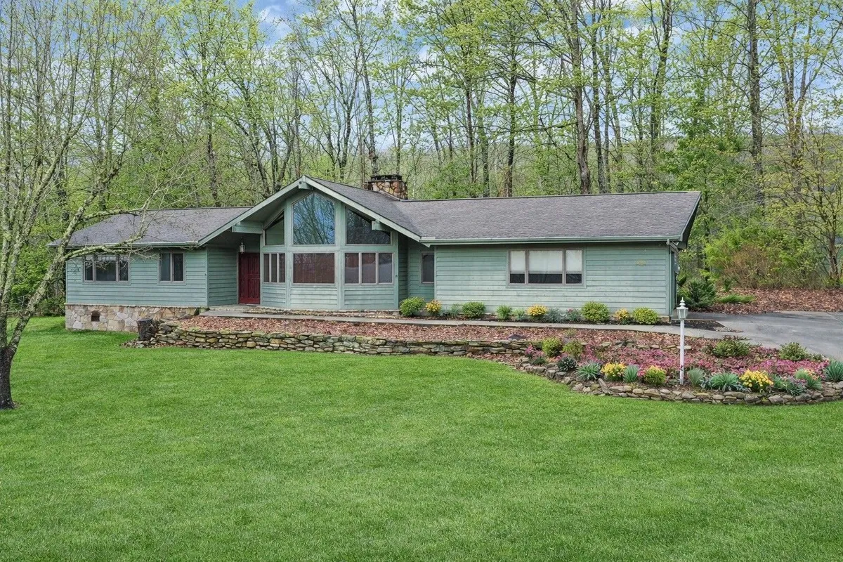 Property Slideshow image 1 of 37 | 149 sugarbush cir, Crossville, TN, 38558